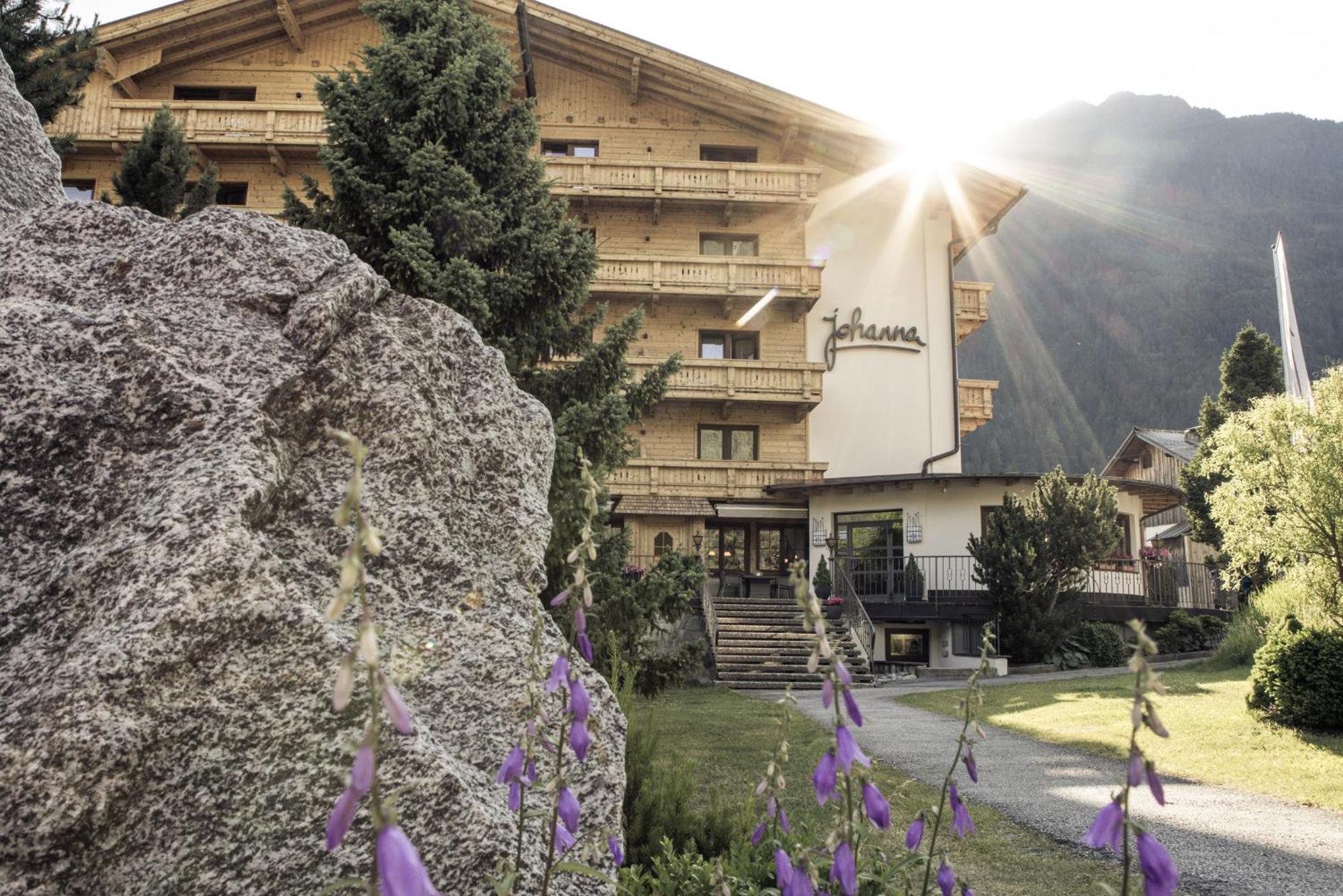 Hotel Johanna Mitten Im Oetztal Umhausen Exterior photo